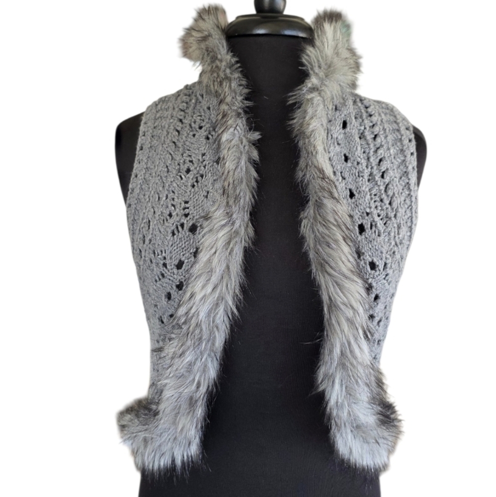 Y2K Grail Vintage Relativity Small Gray Faux Fur Trimmed Vest Sweater Knit Boho